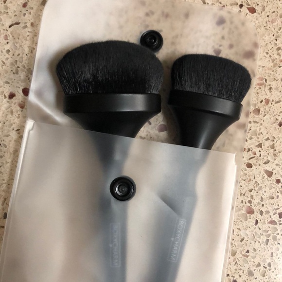 Boxy Charm Brush Set - Picture 3 of 3